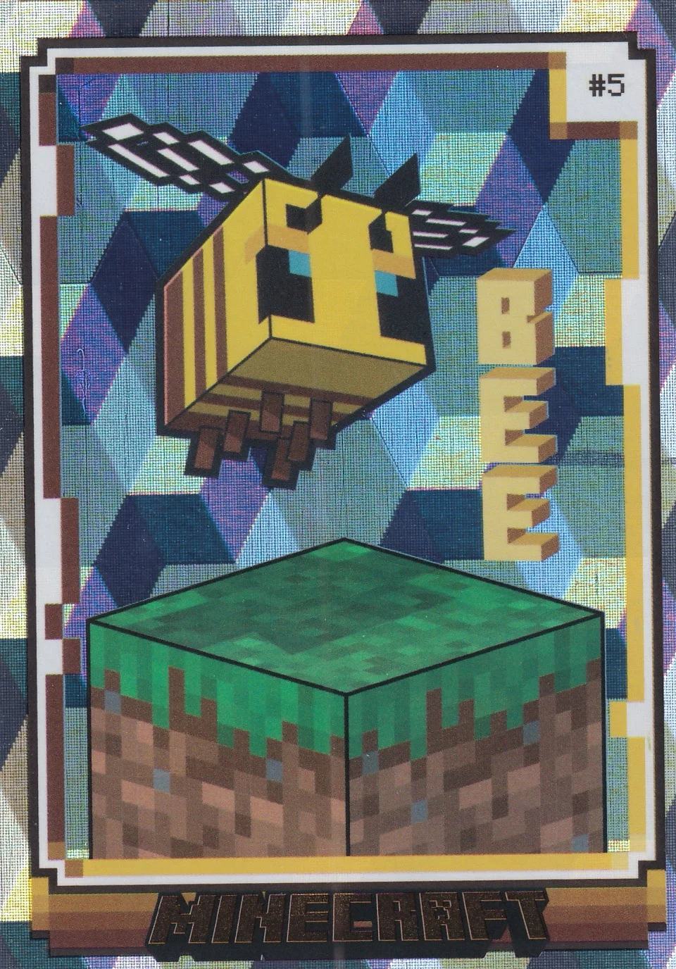 Bee 2024 Panini Minecraft #5 Cubic Parallel trading card - Front