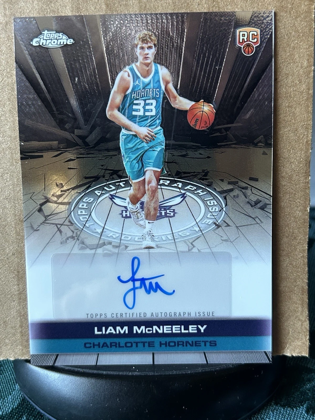 Liam McNeeley 2025 Topps Chrome Basketball card
