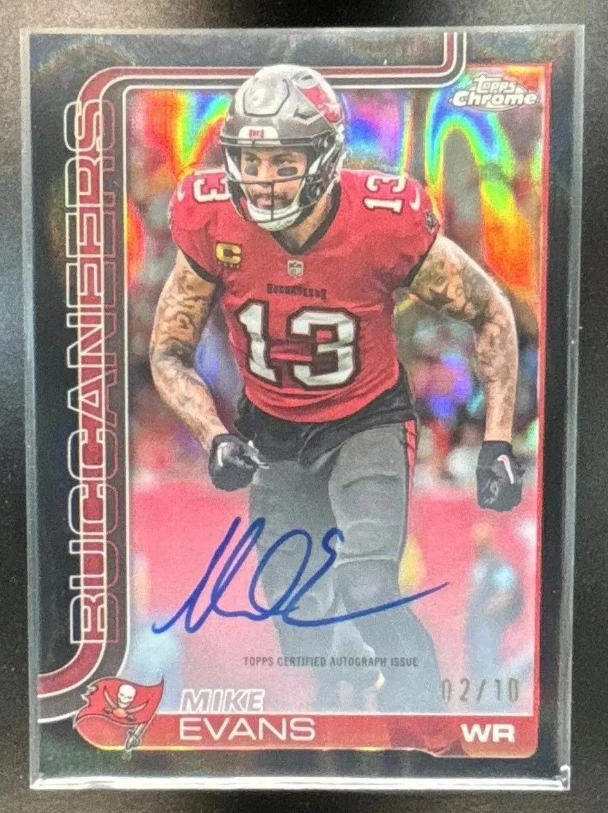 Mike Evans 2025 Topps Chrome Football card
