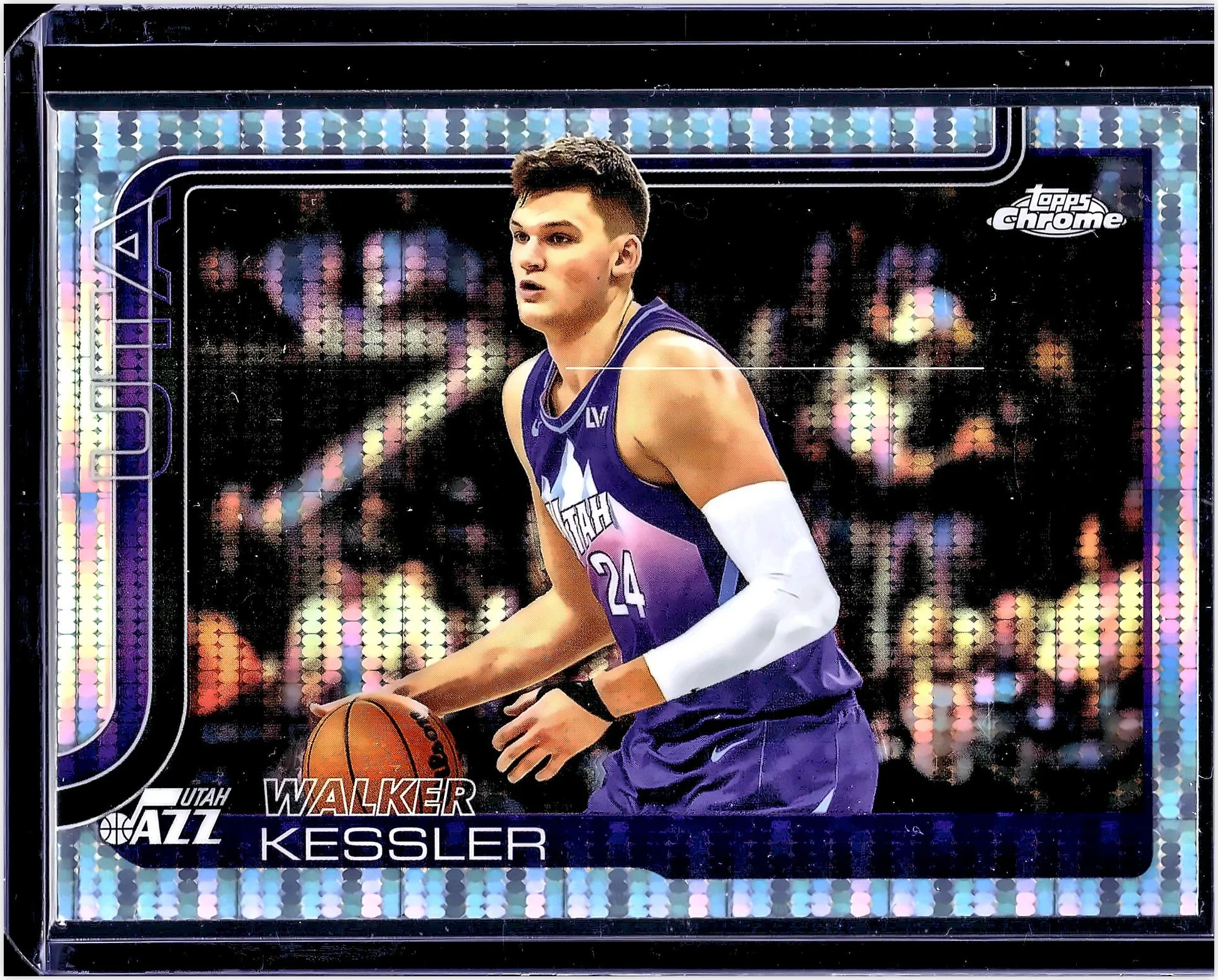Walker Kessler 2025-26 Topps Chrome #205 Pulsar Refractor basketball card - Front